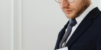 Who Has More Authority in Legal Matters: Notary or Lawyer?