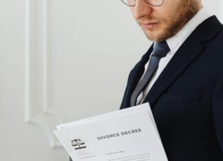 Who Has More Authority in Legal Matters: Notary or Lawyer?