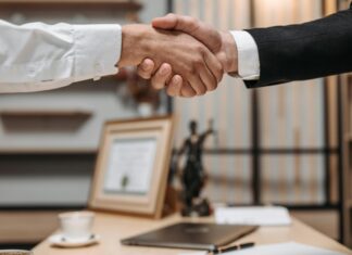 Contract Law Attorney Near Me: Discover Expert Legal Guidance