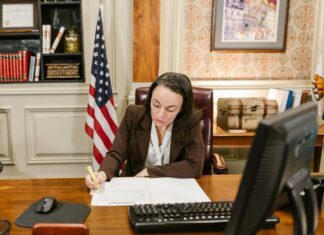 Corporate Law Firms: Unlock Expert Legal Solutions for Businesses