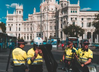 Understanding 5 Key Tactics of Police De-Escalation