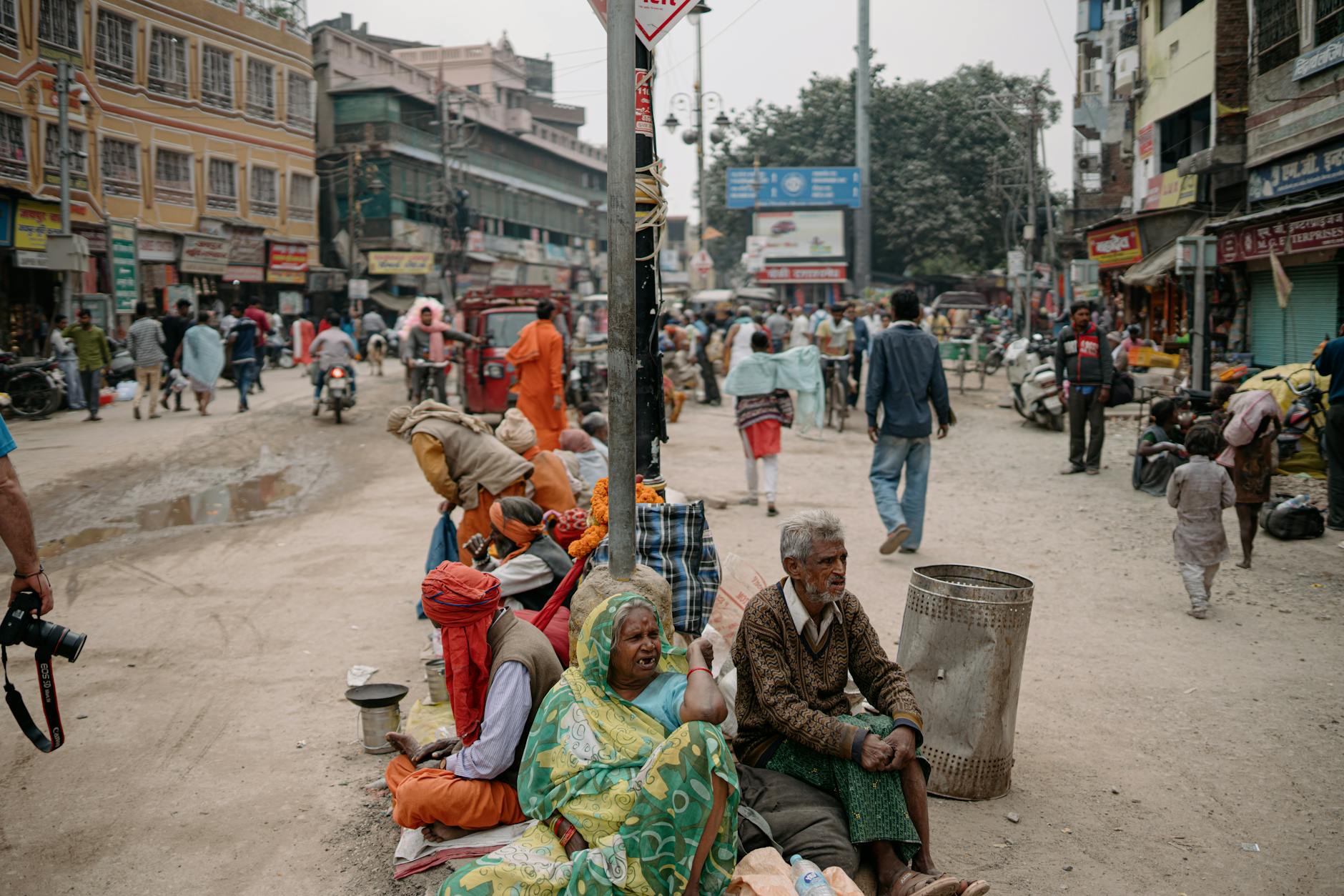 Crowded Streets: Pickpockets' Playground in America