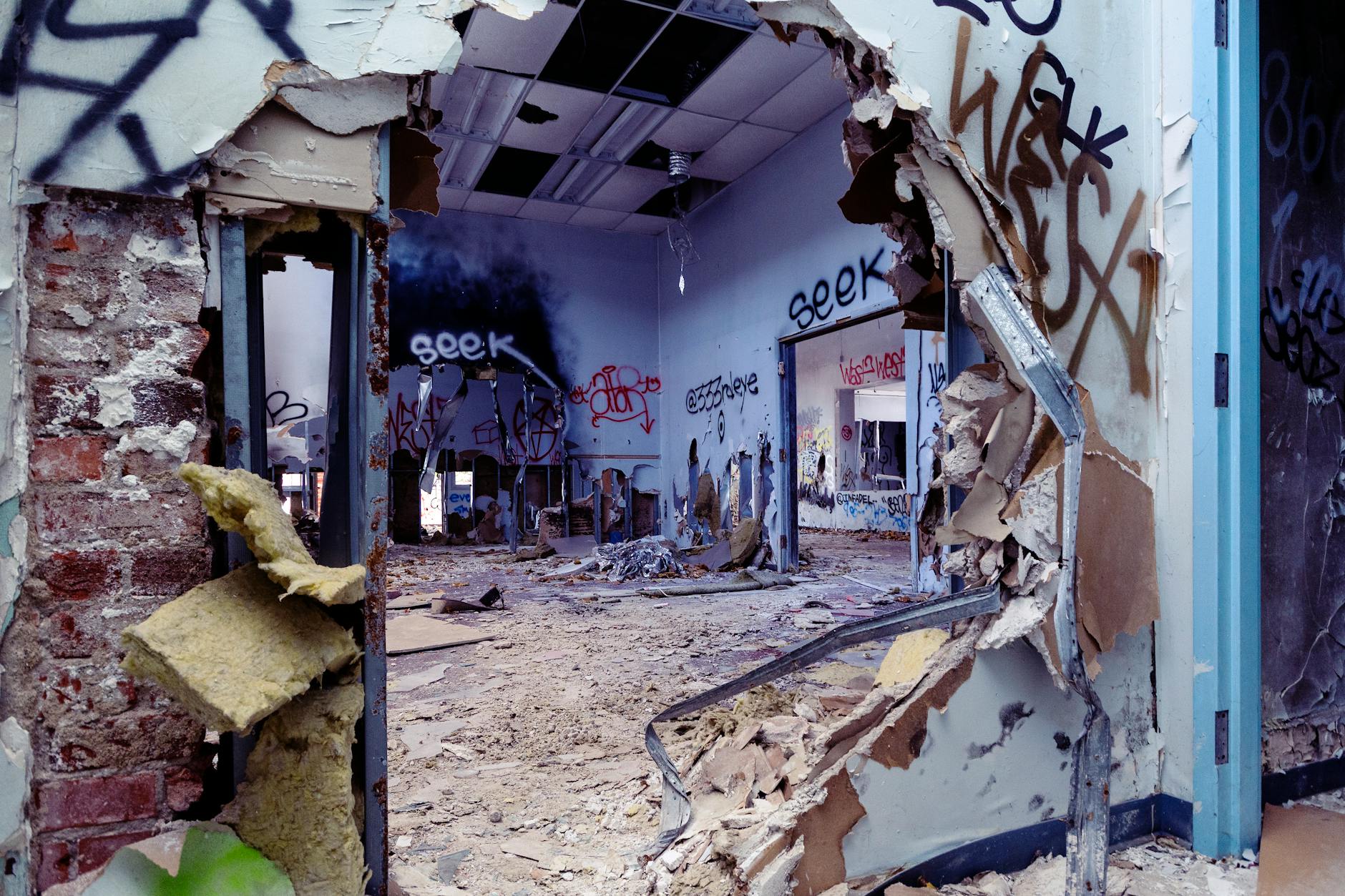 Exploring the Root Causes of Young People's Vandalism Behavior