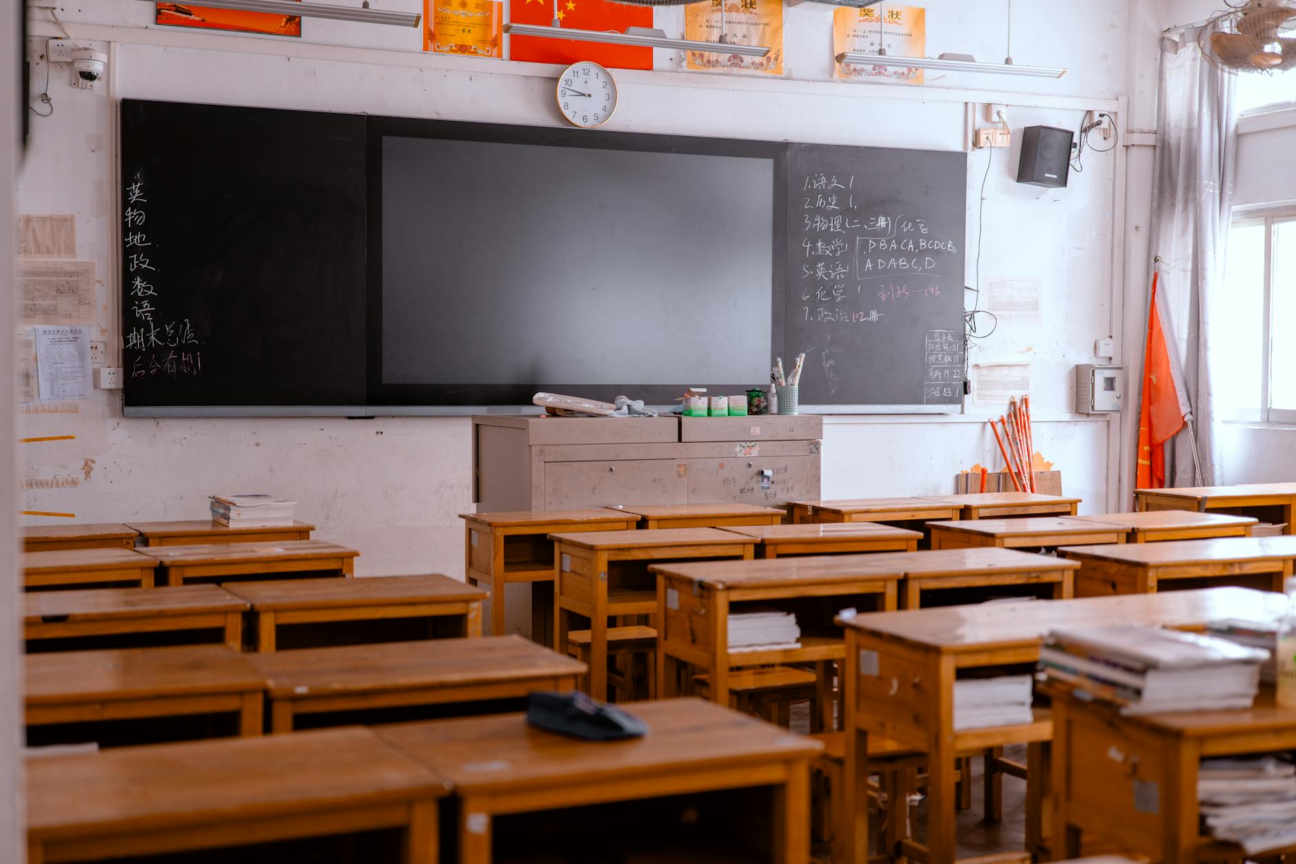 Implementing Effective Discipline Strategies in Modern Classrooms
