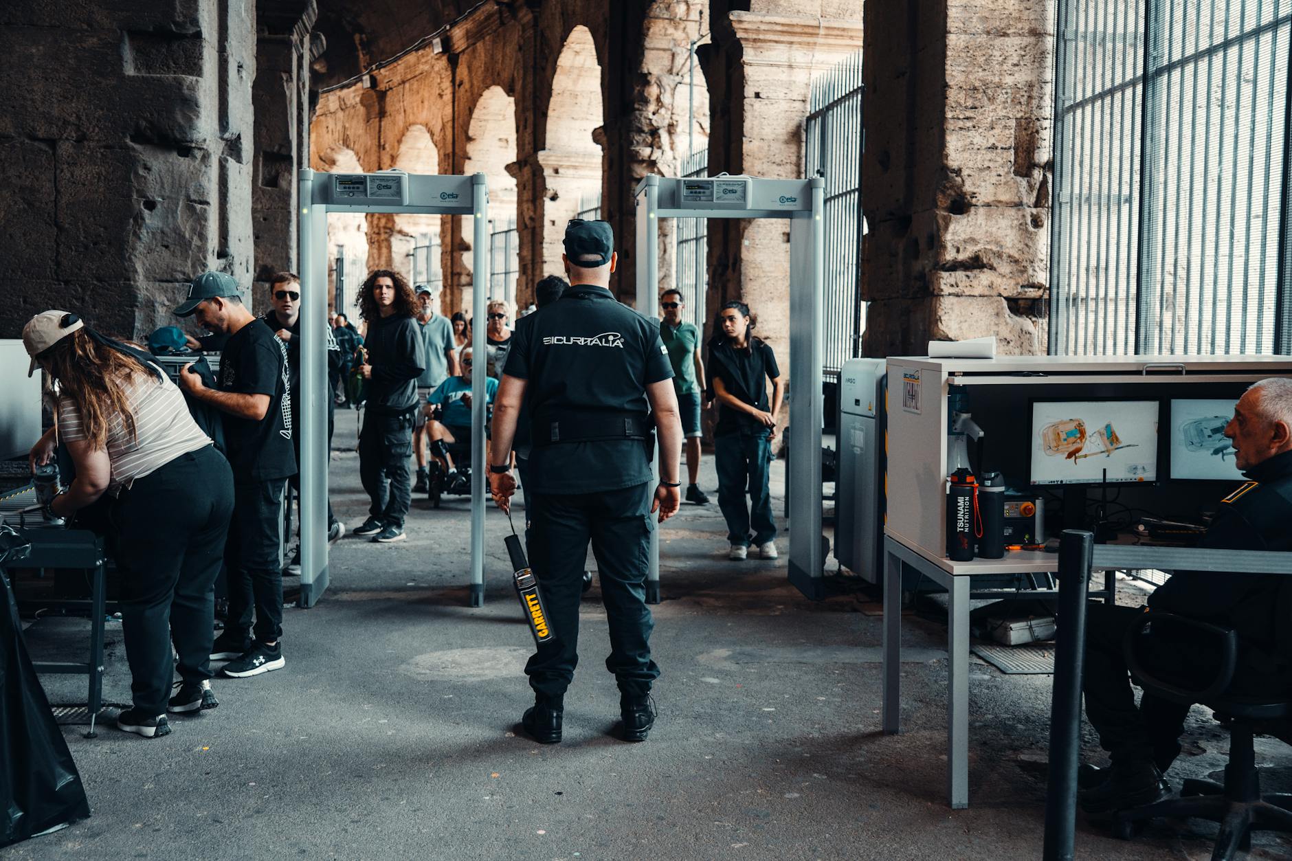 Metal Detectors Introduced in London's Most Vulnerable Areas