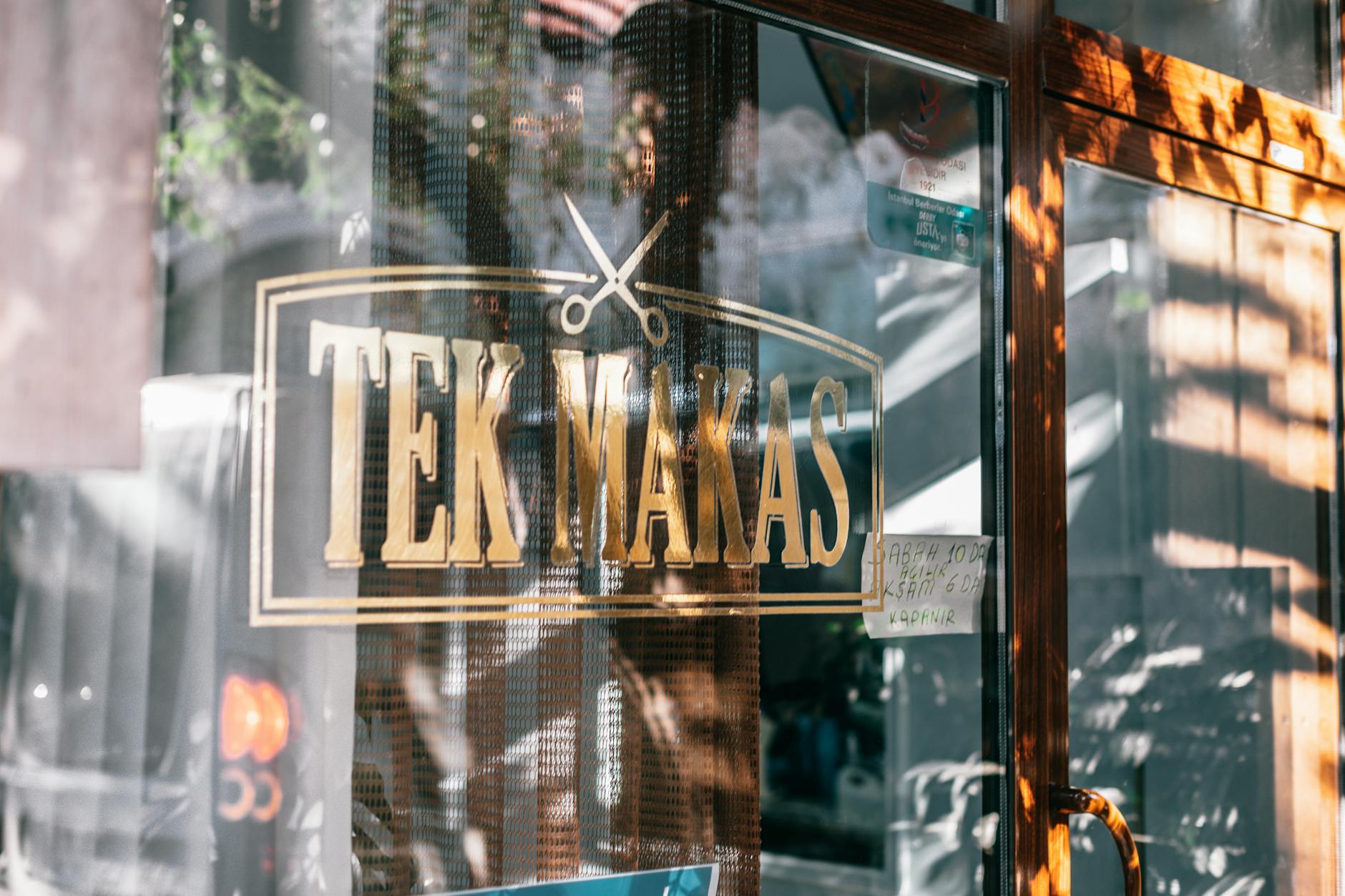 Rewards and Transparency Boost Confidence in Anonymous Tips
