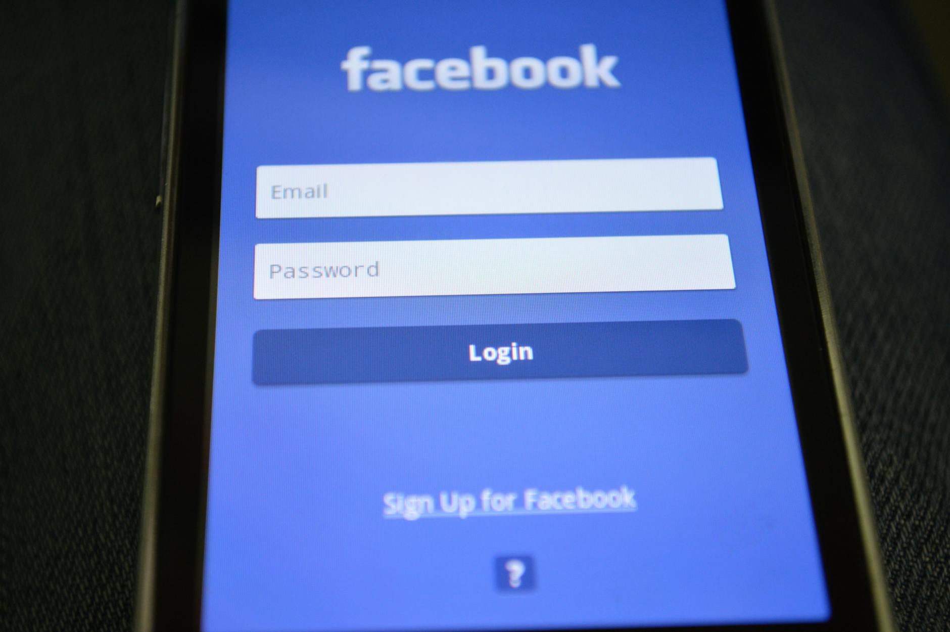 The Anatomy of a Vulnerable Email Account: Passwords and Settings