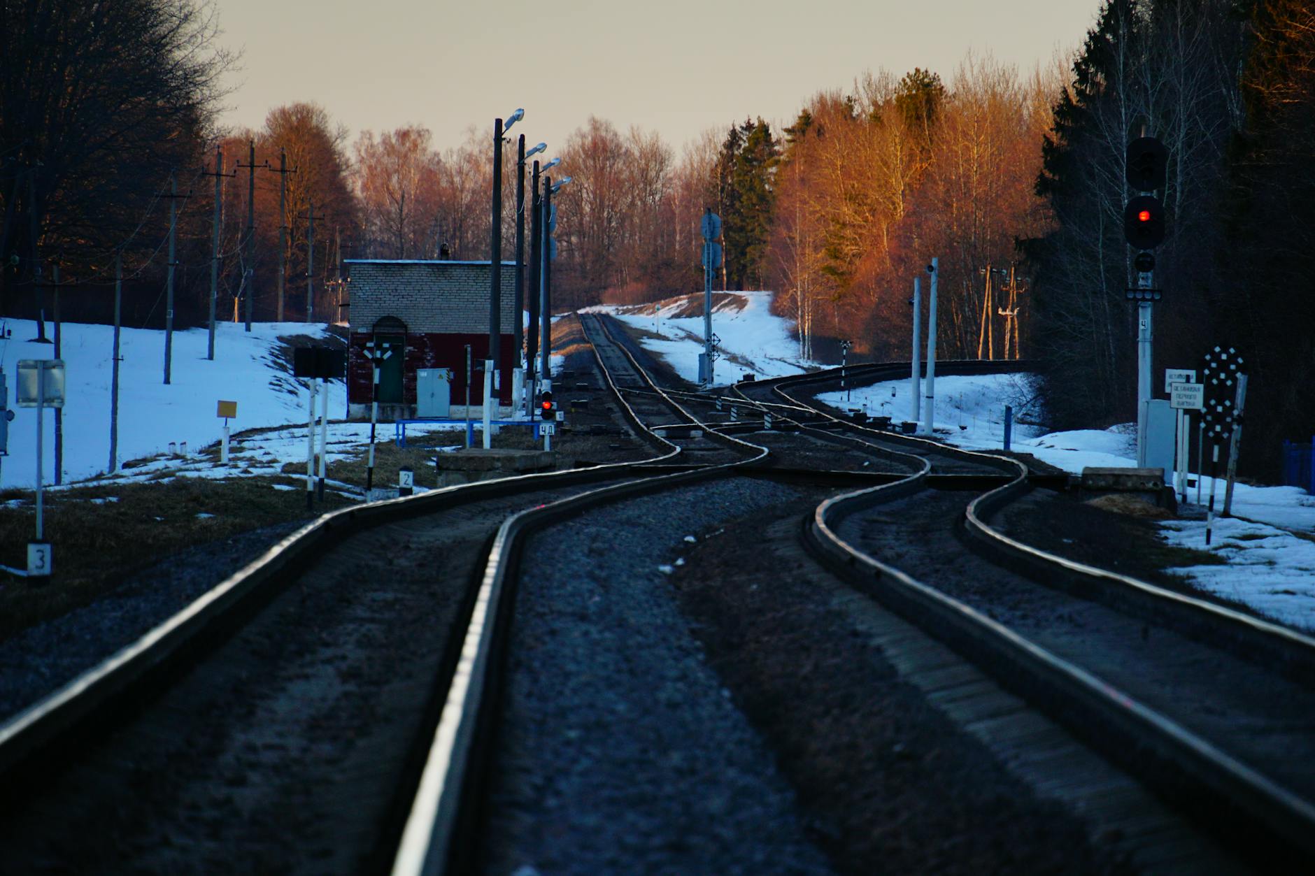 Tracking Citizens through Invisible Signals