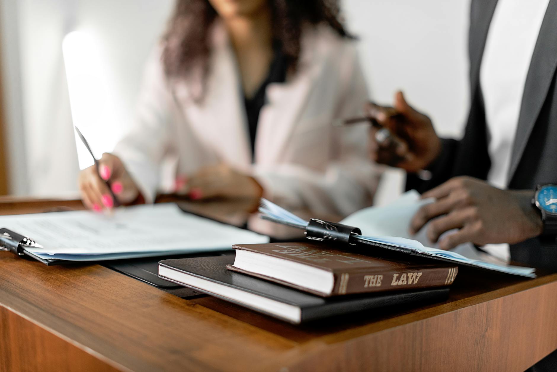 Living a Law-Abiding Life: Conditions for Behavior and Associations